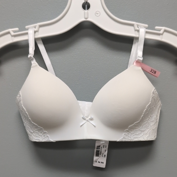 32B La Vie En Rose White Lace Padded Bra. NWT - Picture 1 of 9